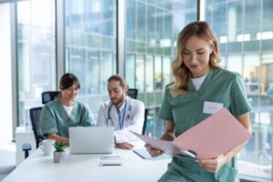 Rozkładanie na czynniki pierwsze procedur przetargowych w sektorze medycznym